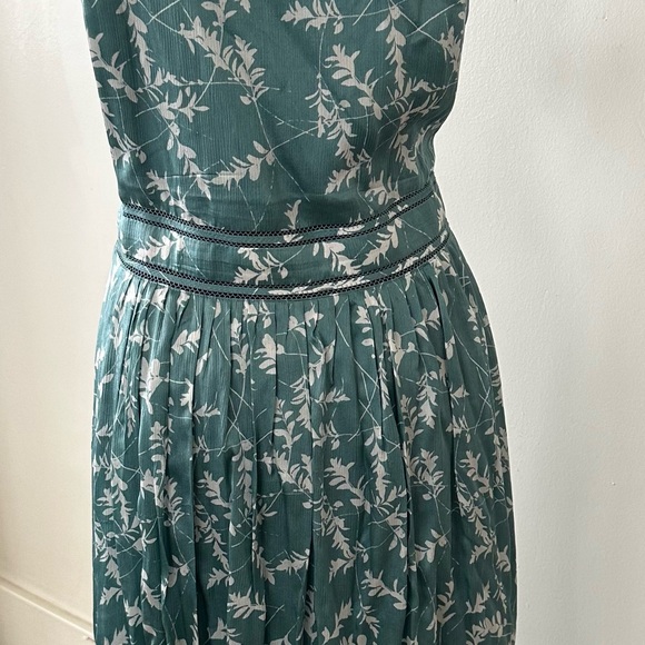 Club Monaco Silk floral dress. Sage green color. Worn once. Size 10-12. - Picture 6 of 9